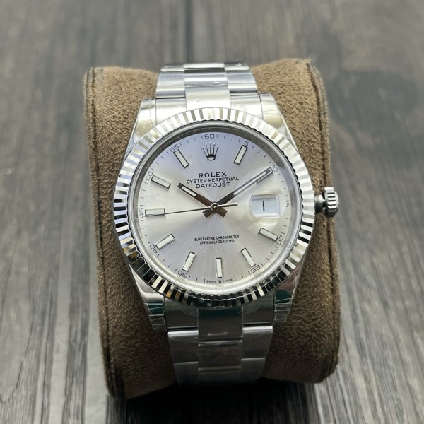 Datejust series men's and women's watches, silver dial, silver bezel, 36mm and 41mm sizes, silver Oyster bracelet.