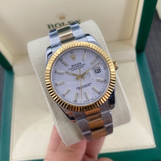 Log Series men's and women's watches, white dial, gold bezel, 41mm, two-tone Oyster bracelet.