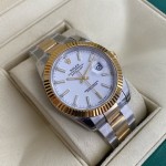 Log Series men's and women's watches, white dial, gold bezel, 41mm, two-tone Oyster bracelet.