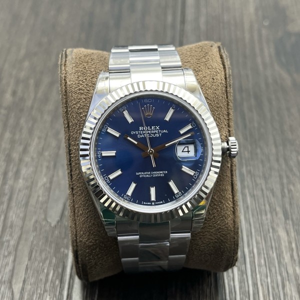 Datejust series men's and women's watches, blue dial, silver bezel, 36 and 41mm sizes, silver Oyster bracelet.