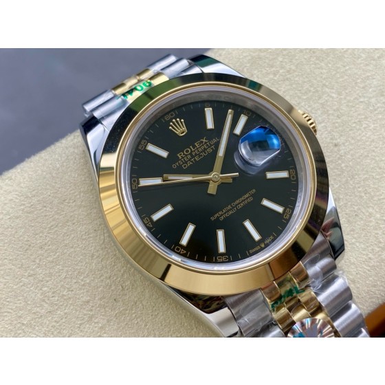 Log series men's watch, black dial, gold bezel, 41mm, two-tone five-link bracelet.