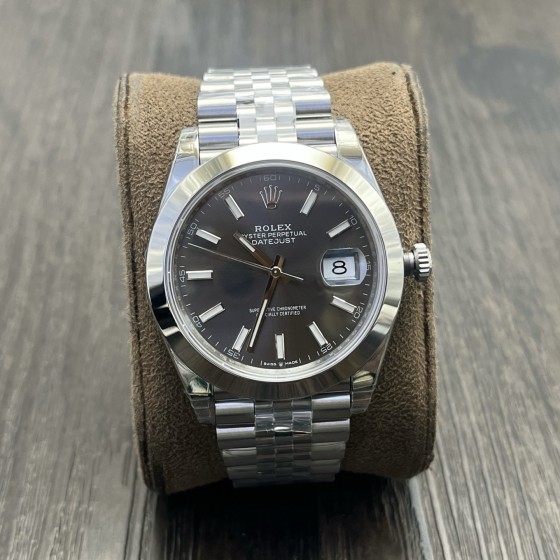 Datejust series men's watch, dark gray dial, silver bezel, 41mm, silver five-link bracelet.