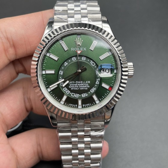 Navigator series men's watch, green dial, silver bezel, 42mm, silver five-link bracelet.