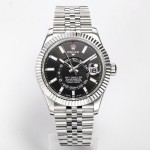 Navigator series men's watch, bright black dial, silver bezel, 42mm, silver five-link bracelet.
