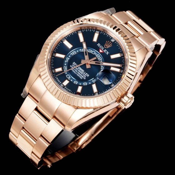 Navigator series men's watch, blue-green dial, rose gold bezel, 42mm, rose gold Oyster bracelet.