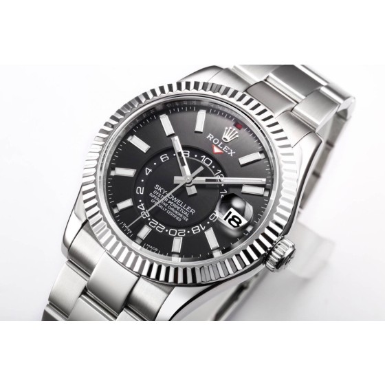Navigator series men's watch, bright black dial, silver bezel, 42mm, silver Oyster bracelet.