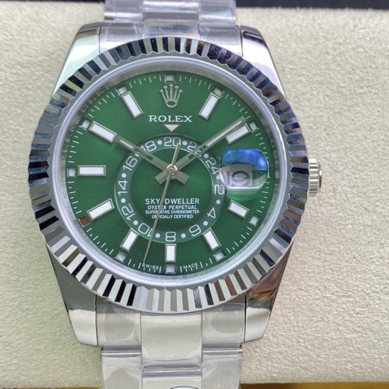 Navigator series men's watch, blue dial, silver bezel, 42mm, silver Oyster bracelet.
