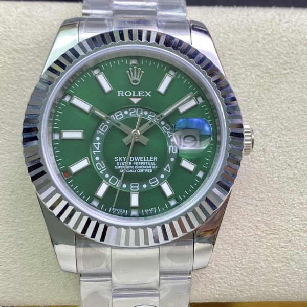 Navigator series men's watch, blue dial, silver bezel, 42mm, silver Oyster bracelet.
