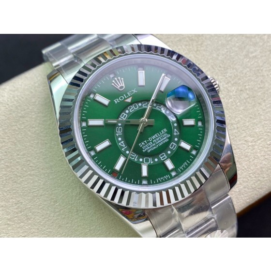 Navigator series men's watch, blue dial, silver bezel, 42mm, silver Oyster bracelet.