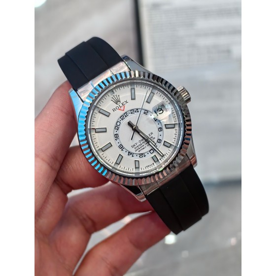 Navigator series men's watch, white dial, silver bezel, 42mm, rubber strap.