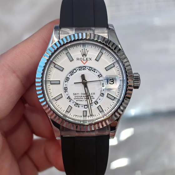 Navigator series men's watch, white dial, silver bezel, 42mm, rubber strap.