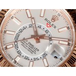 Navigator series men's watch, white dial, rose gold bezel, 42mm, rose gold Oyster bracelet.