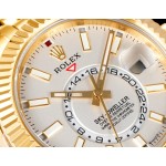 Navigator series men's watch, white dial, gold bezel, 42mm, gold five-link bracelet.