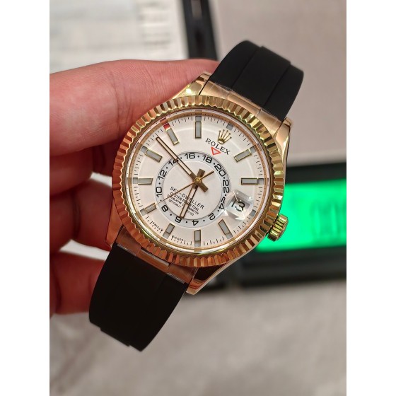 Navigator series men's watch, white dial, rose gold bezel, 42mm, rubber strap.