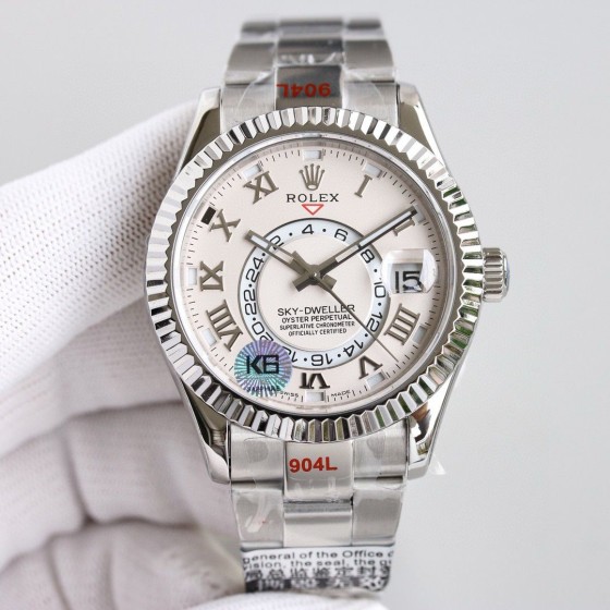 Navigator series men's watch, Roman numerals, white dial, silver bezel, 42mm, silver Oyster bracelet.