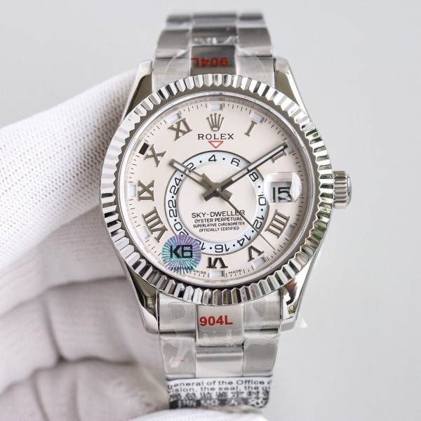 Navigator series men's watch, Roman numerals, white dial, silver bezel, 42mm, silver Oyster bracelet.