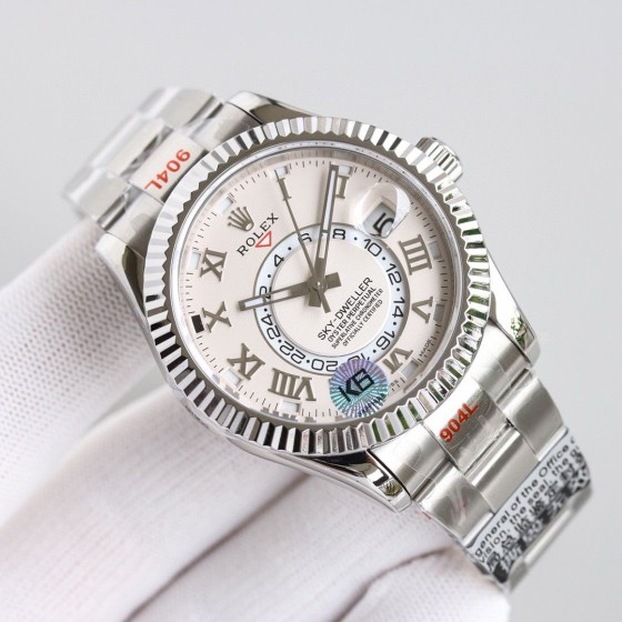 Navigator series men's watch, Roman numerals, white dial, silver bezel, 42mm, silver Oyster bracelet.