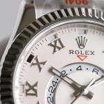 Navigator series men's watch, Roman numerals, white dial, silver bezel, 42mm, silver Oyster bracelet.