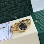 Sunday calendar series men's watch, black dial, gold bezel, 40mm, gold President-style bracelet.