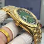 Sunday Calendar series men's watch with gradient green dial, gold bezel, 40mm case, and gold President-style bracelet.