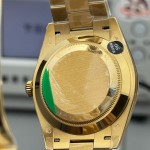 Sunday Calendar series men's watch with gradient green dial, gold bezel, 40mm case, and gold President-style bracelet.
