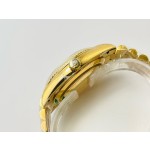 Sunday date display series men's watch, green dial, gold bezel, 40mm, gold President-style bracelet.