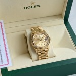 Sunday calendar series men's watch, gold dial, gold bezel, 40mm, gold President-style bracelet.