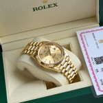 Sunday calendar series men's watch, gold dial, gold bezel, 40mm, gold President-style bracelet.