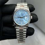 Sunday date display series men's watch, ice blue dial, silver bezel, 40mm, silver President-style bracelet.