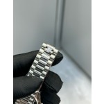 Sunday date display series men's watch, ice blue dial, silver bezel, 40mm, silver President-style bracelet.