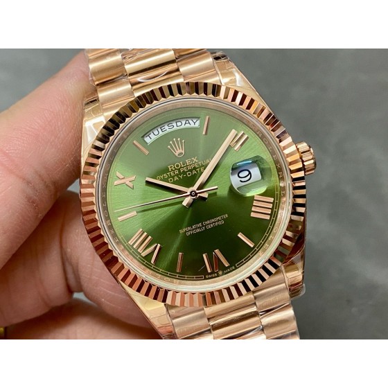 Sunday date display series men's watch, olive green dial, rose gold bezel, 40mm, rose gold President-style bracelet.