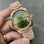 Sunday date display series men's watch, olive green dial, rose gold bezel, 40mm, rose gold President-style bracelet.