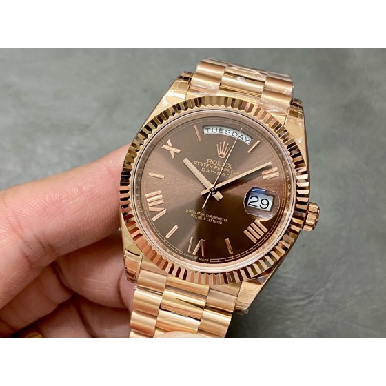 Sunday date display series men's watch, chocolate dial, rose gold bezel, 40mm, rose gold President-style bracelet.