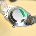 Sunday date display series men's watch, meteorite-colored dial, silver bezel, 40mm, silver President-style bracelet.