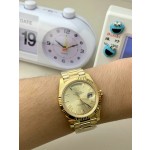 Sunday calendar series men's watch, gold dial, gold bezel, 40mm, gold President-style bracelet.