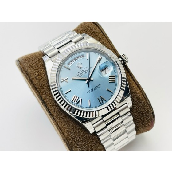 Sunday date display series men's watch, ice blue dial, silver bezel, 40mm, silver President-style bracelet.