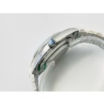 Sunday date display series men's watch, ice blue dial, silver bezel, 40mm, silver President-style bracelet.