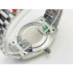 Sunday date display series men's watch, ice blue dial, silver bezel, 40mm, silver President-style bracelet.