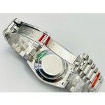 Sunday date display series men's watch, ice blue dial, silver bezel, 40mm, silver President-style bracelet.