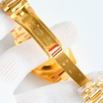 Sunday calendar series men's watch, bright black dial, gold bezel, 40mm, gold President-style bracelet.