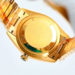 Sunday calendar series men's watch, bright black dial, gold bezel, 40mm, gold President-style bracelet.