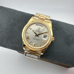 Sunday calendar series men's watch, silver dial, gold bezel, 40mm, gold President-style bracelet.