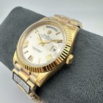 Sunday calendar series men's watch, silver dial, gold bezel, 40mm, gold President-style bracelet.