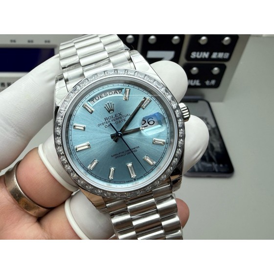Sunday date display series men's watch, ice blue dial, diamond-set bezel, 40mm, silver President-style bracelet.