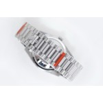Sunday calendar series men's watch, white dial, silver bezel, 40mm, silver President-style bracelet.