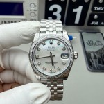 Datejust series white mother-of-pearl dial with diamonds, 31mm, silver strap