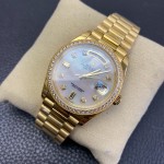 Sunday calendar series women's watch, mother-of-pearl dial, diamond-set bezel, 36mm, gold President-style bracelet.