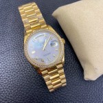 Sunday calendar series women's watch, mother-of-pearl dial, diamond-set bezel, 36mm, gold President-style bracelet.