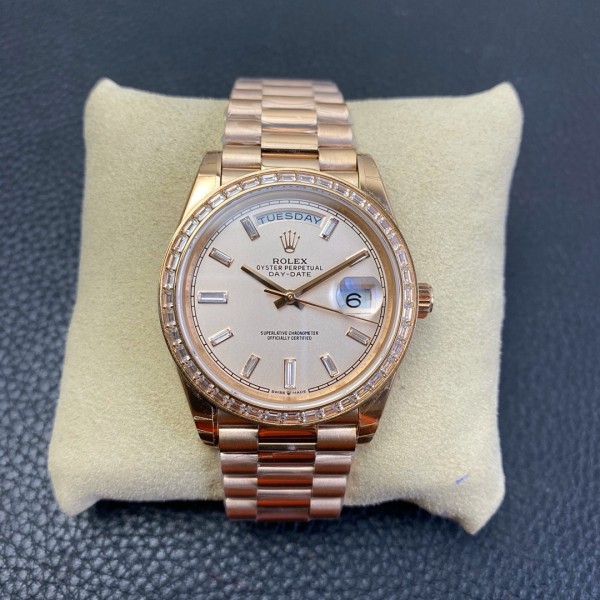 Sunday date display series women's watch, rose gold dial, diamond-set bezel, 36mm, rose gold President-style bracelet.