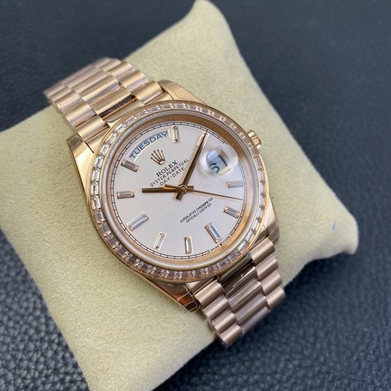 Sunday date display series women's watch, rose gold dial, diamond-set bezel, 36mm, rose gold President-style bracelet.